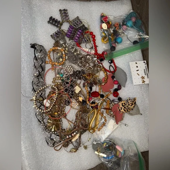 2.66 lbs of Craft Jewelry and a Small Backpack purse - Picture 3 of 13